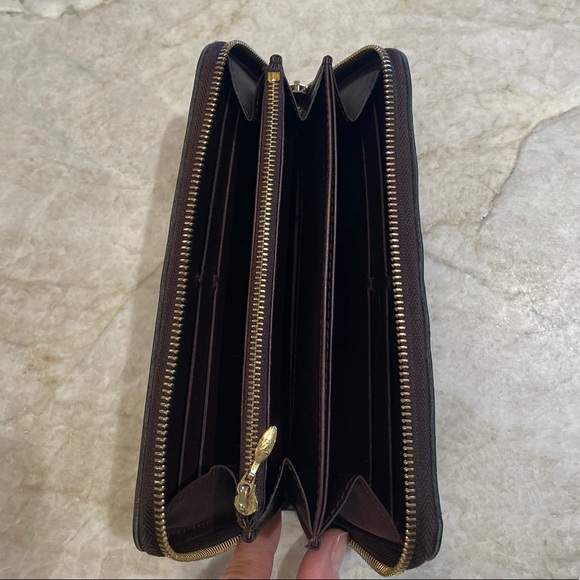 Louis Vuitton Monogram Vernis Zippy Wallet - Picture 7 of 17